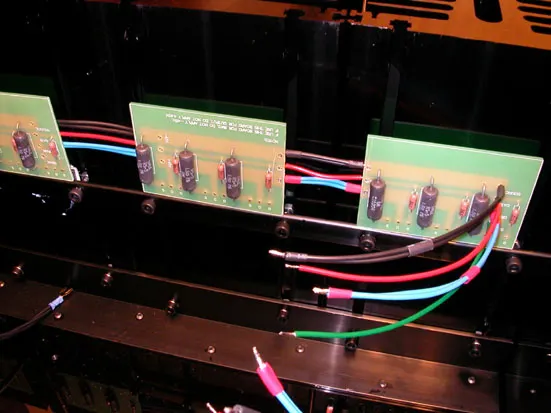 利用鋁條固定 MOS 晶體