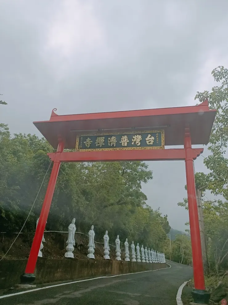 莊嚴牌樓(圖片截圖於網路)