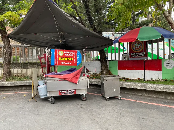 緊鄰北車的小巷道裡的異國風情