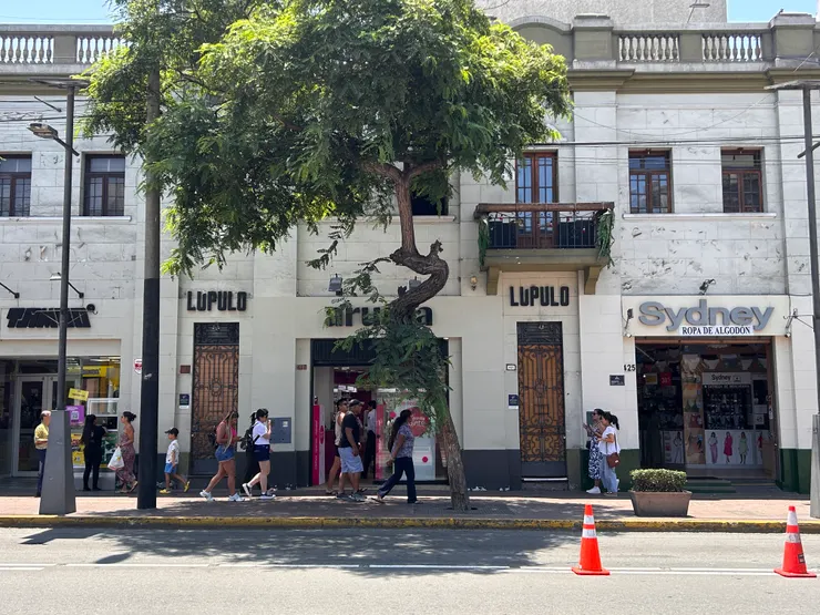 利馬街景，人來人往