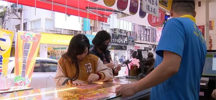 婦人刮中2000萬大獎