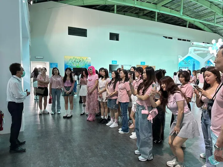 圖說:永信專業人員向 Mary Kay 未來領袖們說明製程理念。(圖/玫琳凱 Mary Kay)