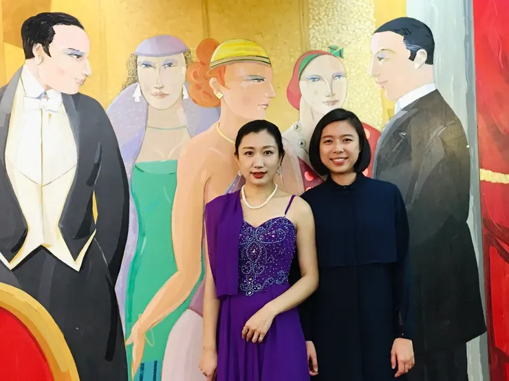 室友本身就是主持出身，超級美麗又搞笑，幾乎扛下所有船上的翻譯主持