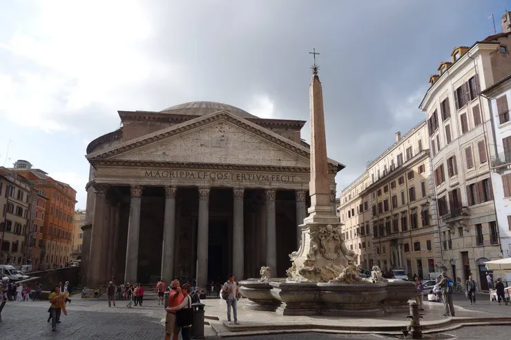 萬神殿成為名人及達官顯貴身後埋葬之地