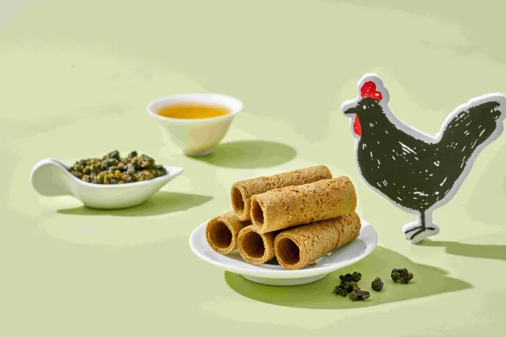 圖說：榮獲「114年臺南好禮」肯定的「拾步町」一口蛋捲有經典原味、香濃芝麻與茶韻金萱三種口味，選用臺南蛋品出產的高品質液蛋製作，展現職人等級的多層次酥脆口感。（資料來源：臺南蛋品）