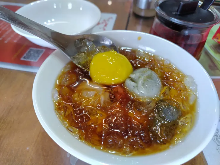 綜合甜湯圓:芝麻、花生、芋頭、紅豆、小湯圓