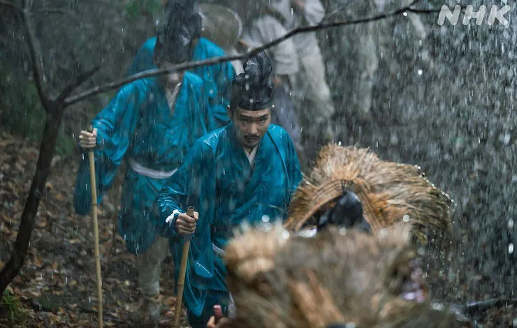 越過山丘，雖然已濕了頭......