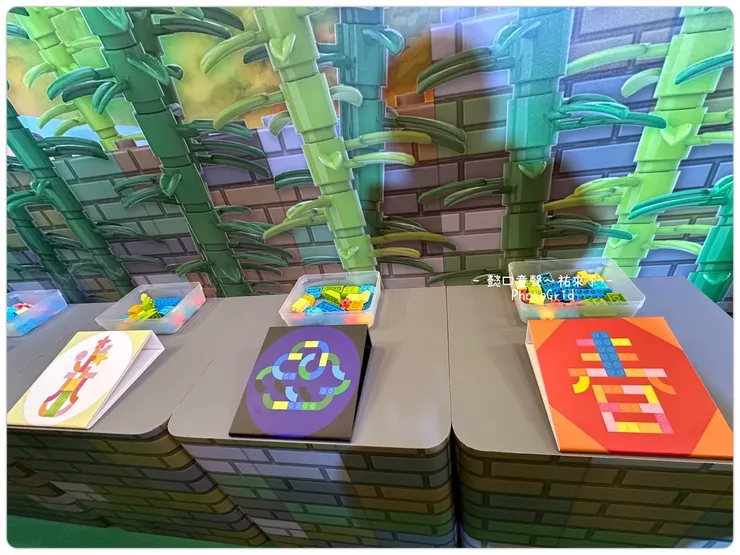 不同透視鏡找出不同花色樂高。