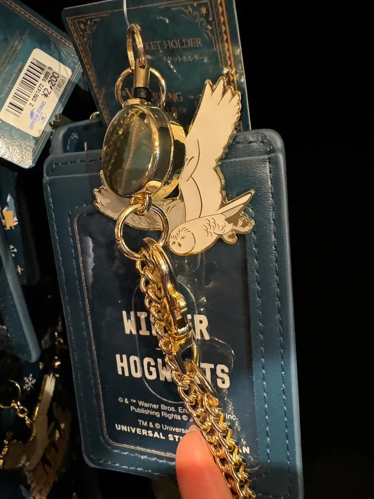 票卡夾上面有嘿美的吊飾喔