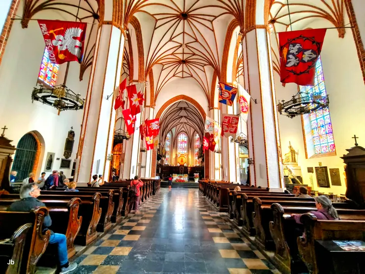 【聖若望主教座堂內部】