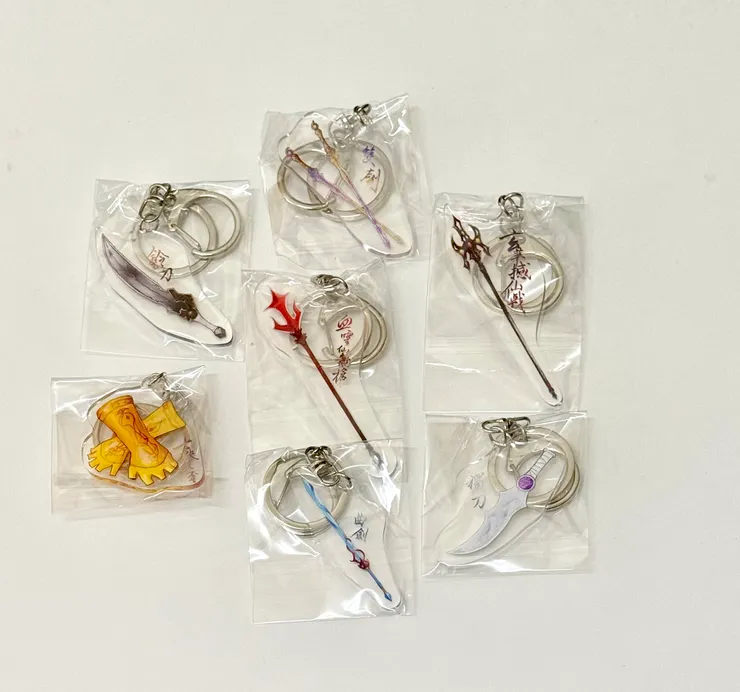 出廠的包裝狀態，到時候讀者收到也是這樣的版本。拆開之後，應該是雙面有透明膜，要手動撕除才會變成亮晶晶的喔～～