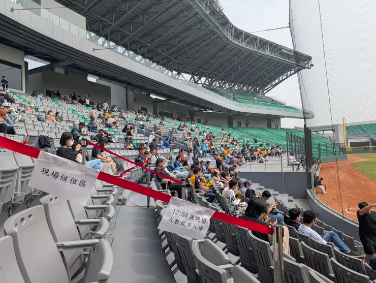 左側客場兄弟上方區