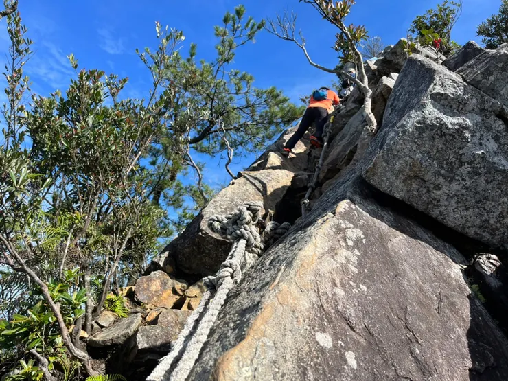 鳶嘴山攀繩路段
