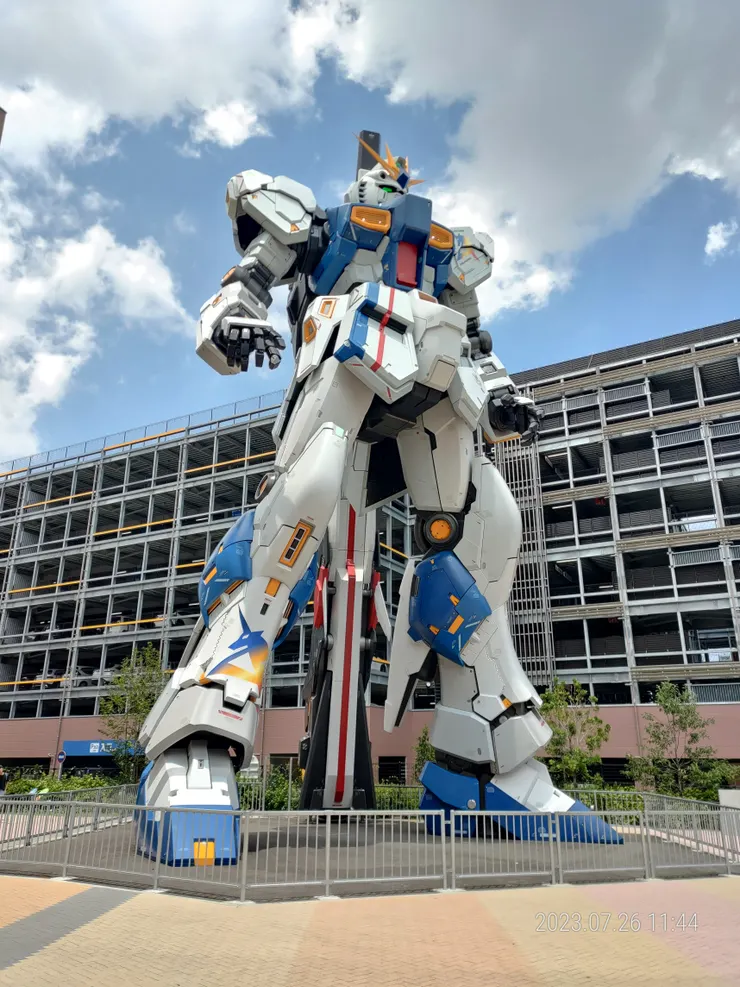 LaLaport的代表-鋼彈超人