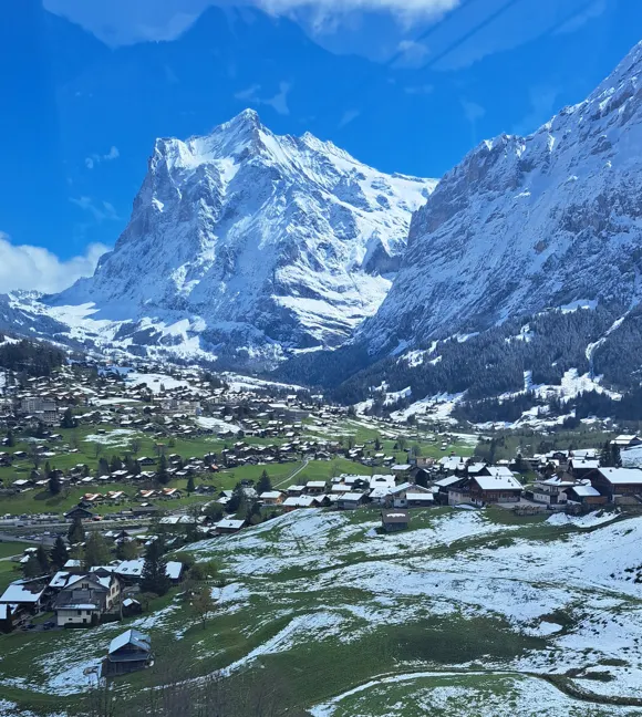 4月~5月真是遊瑞士的好季節, 幸運登頂是大晴天...太美了 