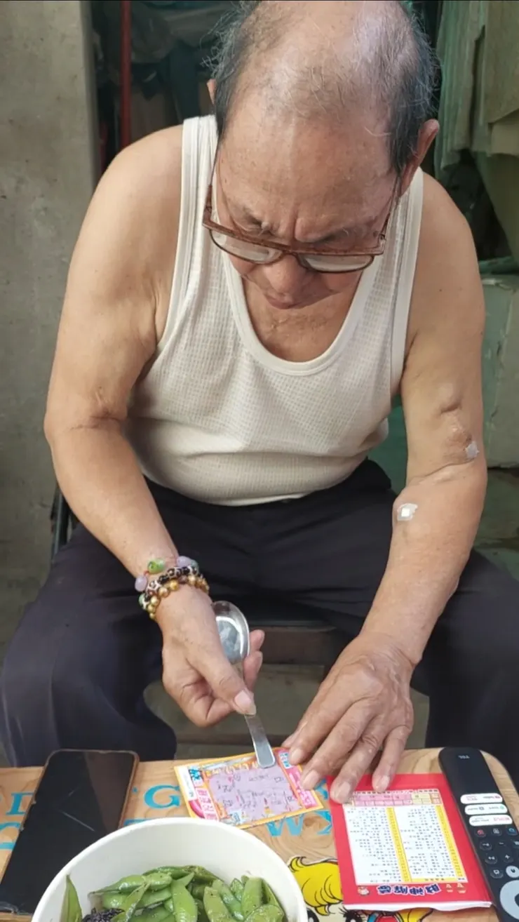 恭喜舅公有中獎100元！！