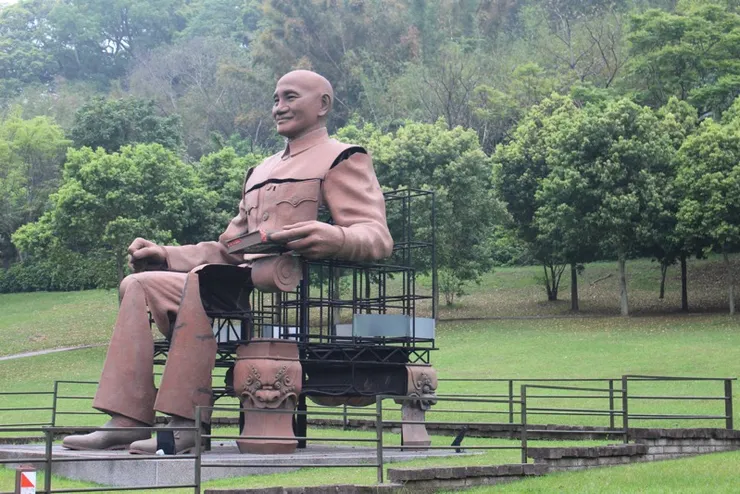 蔣中正獨裁能完全怪他嗎？