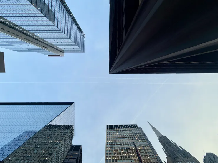 芝加哥的天空，飛機剛好劃過