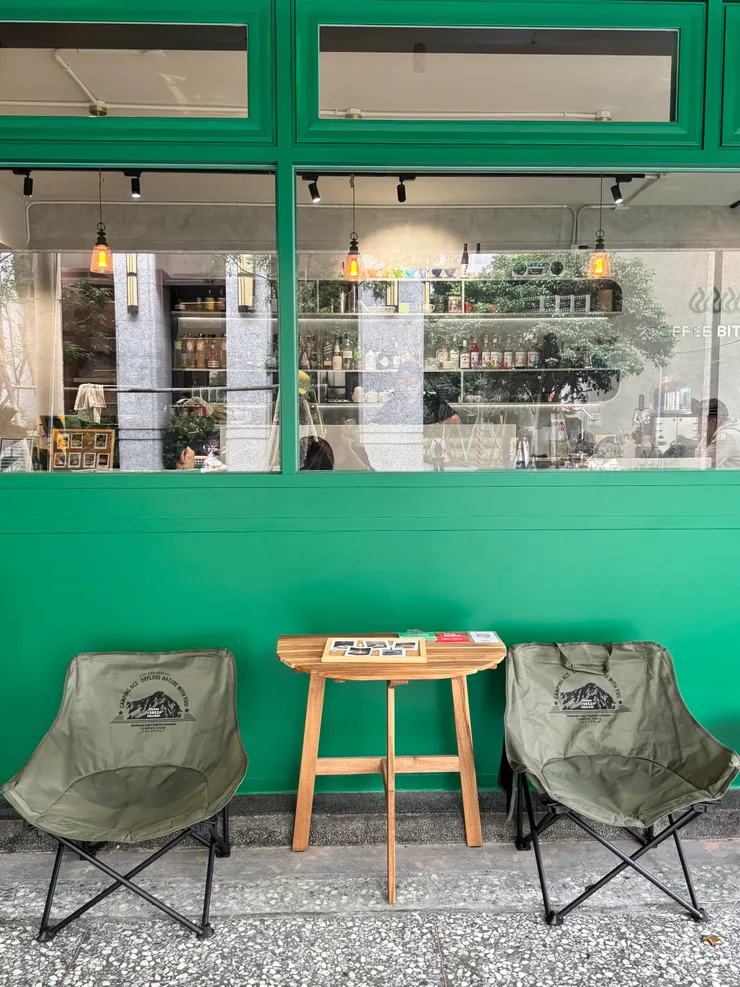 戶外露營風格,晚上在這座著喝點酒還不錯