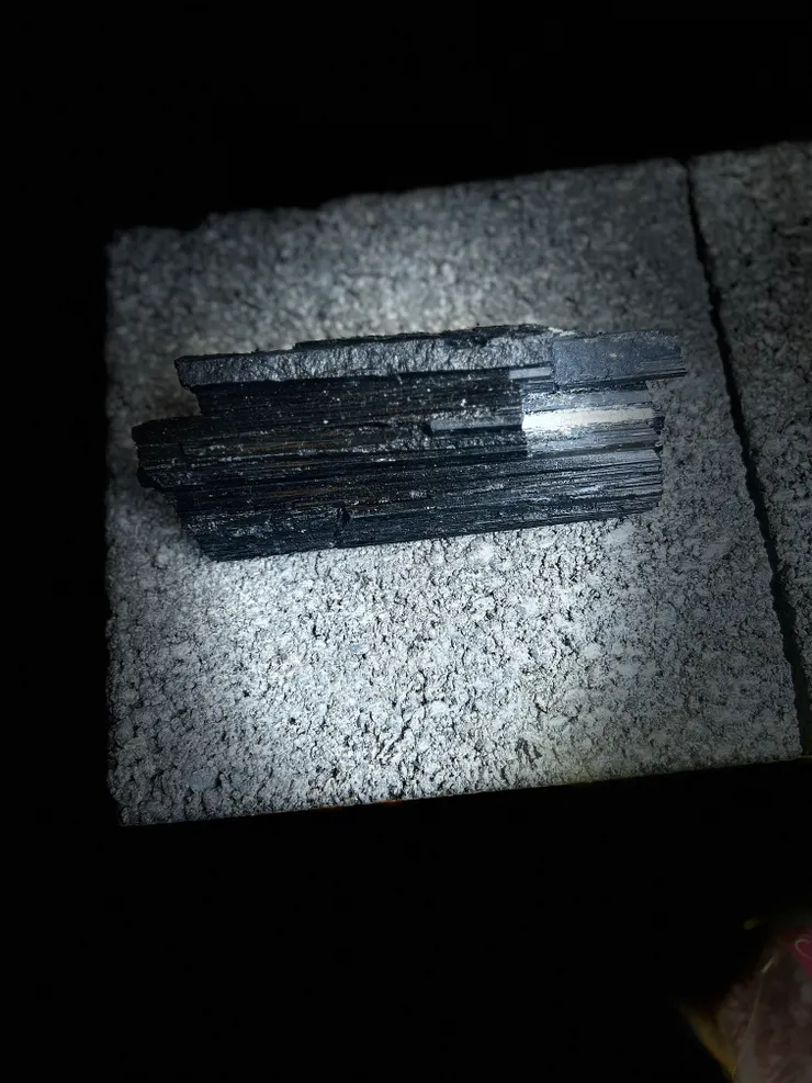 黑碧壐晶礦
