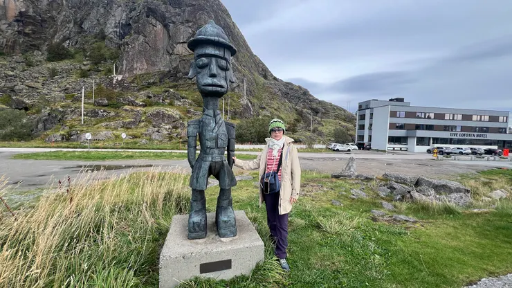 到背後的飯店借廁所，工作人員很友善。