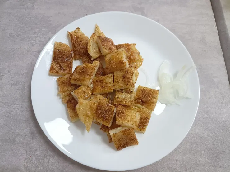 醬製煎餅 鹹甜風味讓人聯想到烤黑輪的醬香調性。 