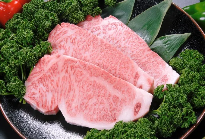 台中和牛燒肉推薦「白老牛」，肉質有哈密瓜的甜！