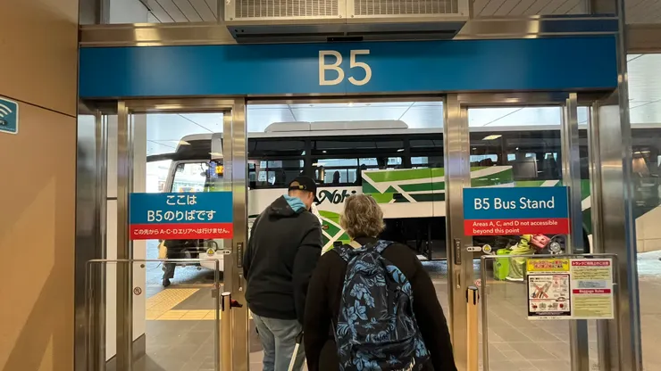 大約10:55就開始驗票上車了。