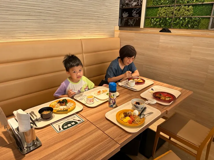 飲食是一定要考慮的因素,必須把媽媽愛的口味也考慮進去