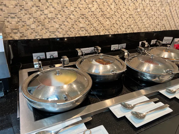 基本上就是一些炒蛋跟火腿什麼的，超級無聊的