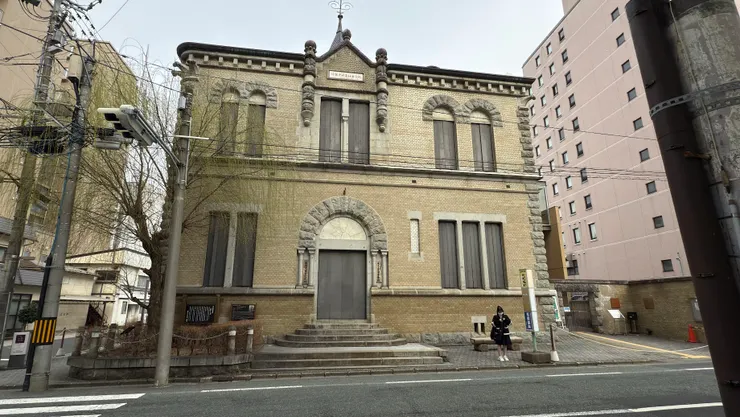 宮澤賢治青春館是利用「舊第九十銀行本店本館」而設立的資料博物館。