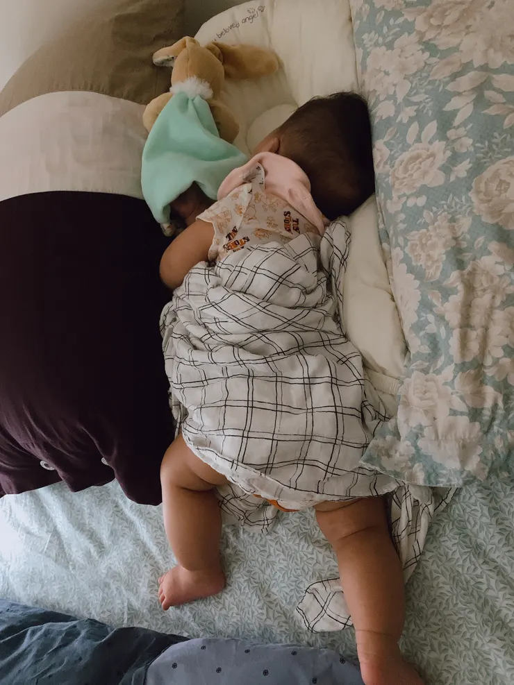 從包巾解脫後的睡姿