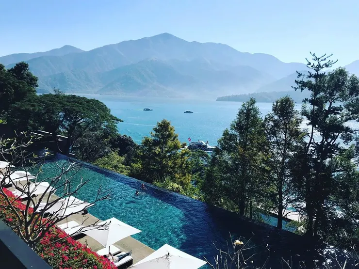 日月潭高級飯店 | 住宿心得 推薦 : 涵碧樓 無邊際游泳池 湖景