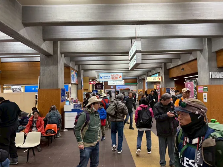 右手邊是廁所，左手邊就是雪之大谷