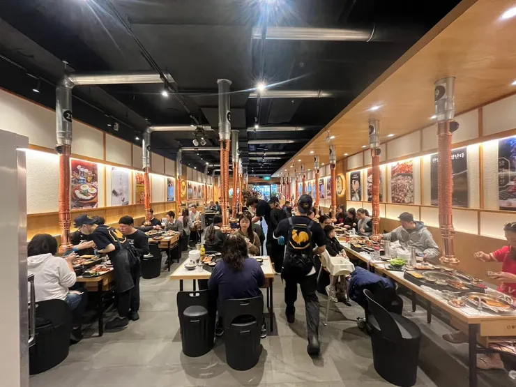 圖說：韓國人氣燒肉「八角道」來了！台中首店熱鬧開幕。（圖／八角道）