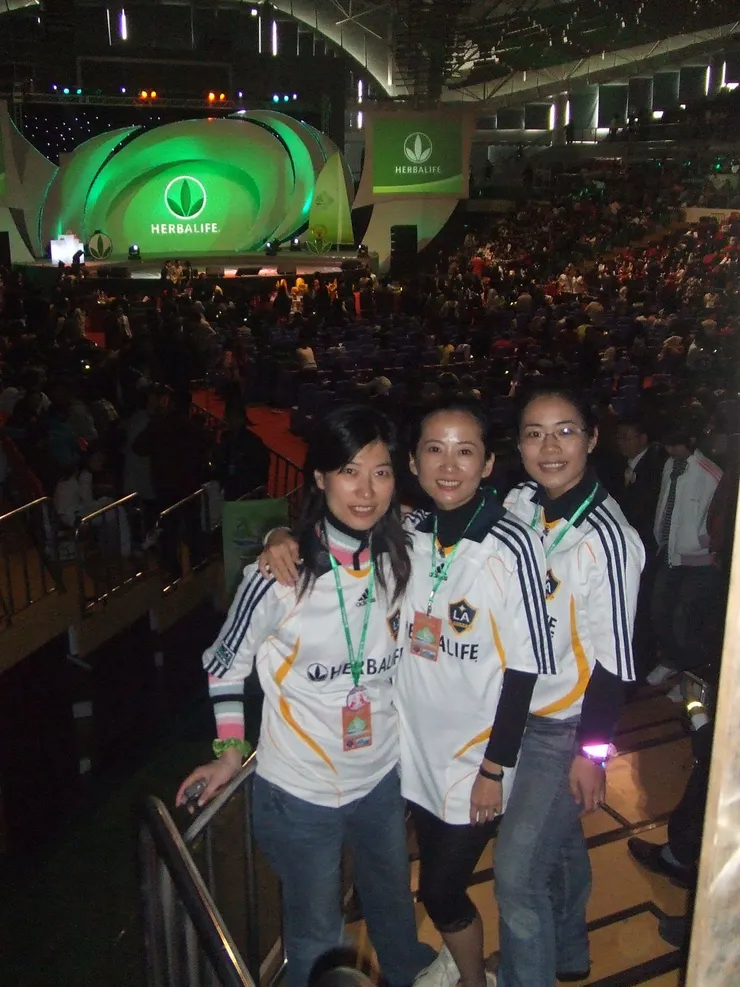 照片左一是Nina、中間是我、最右是氧氣(攝於2007/10/14青島世界組訓練)