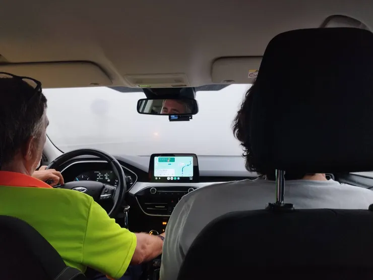 昏昏欲睡的我們vs. 健談的駕駛與副駕