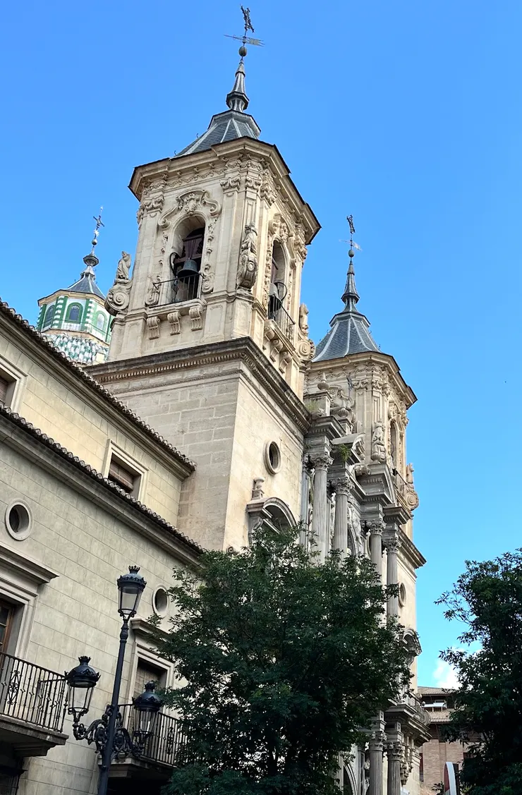 路過聖胡安德迪奧斯大教堂