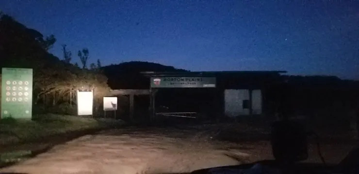 如排隊買演唱會票一樣充滿熱血