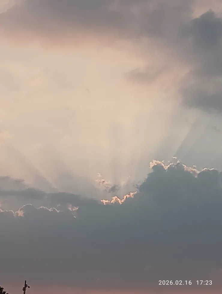 幽懷難寫雲霞杳，皆自拍攝