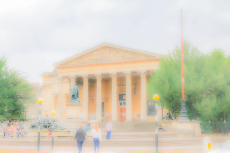 布里斯托大學在街道上的一座建築物