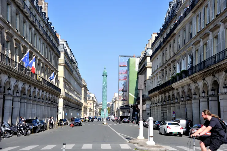 【海軍府杜樂麗花園卡魯索凱旋門 沿里沃利街向東到羅浮宮建築群！盡頭為芳登圓柱（Vendôme Column）】