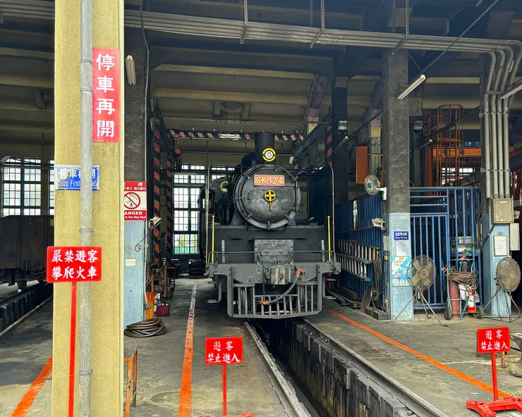 日本時代留下的 CK124 蒸汽火車，還能跑哦！（自行拍攝）