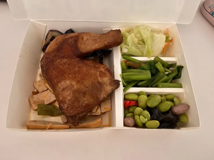 滷雞腿不飯。