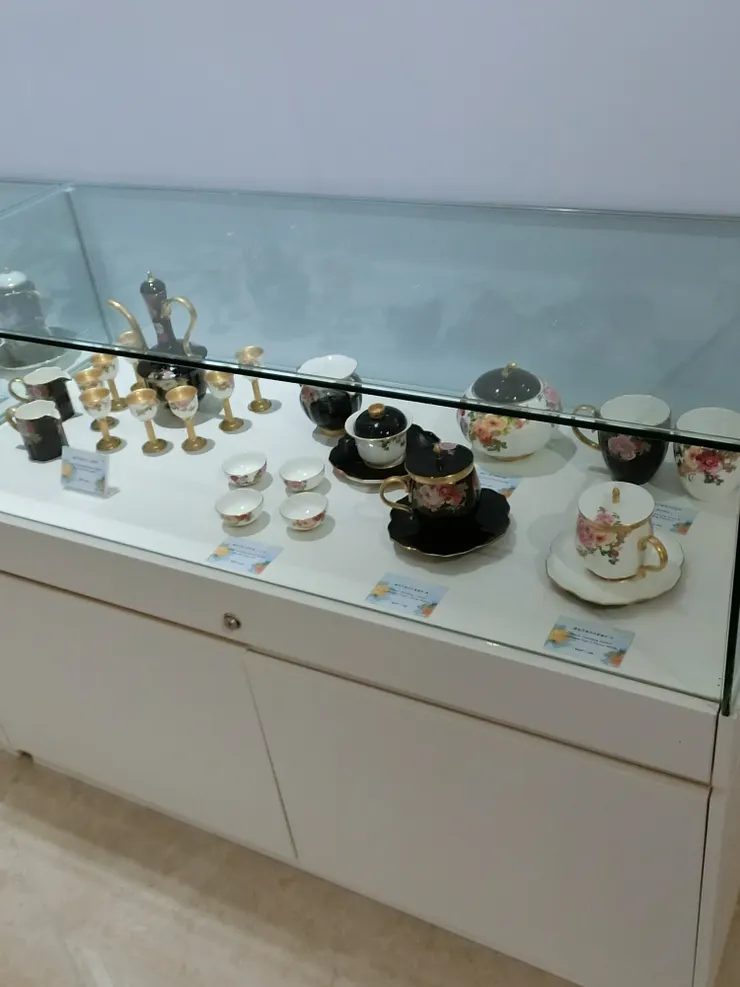 看到我超喜歡的茶具！相當漂亮，但貴到令人咋舌。