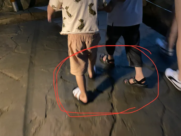 穿拖鞋爬石灰岩景點