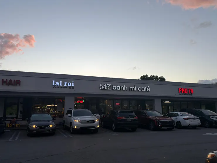 美國的越南餐廳，這裡有不少東南亞移民者前來美國發展