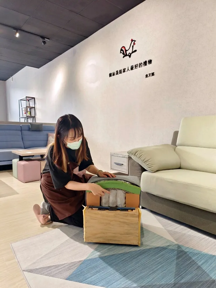 台南沙發推薦【坐又銘沙發】客製化手工沙發|終身保修到府維修|