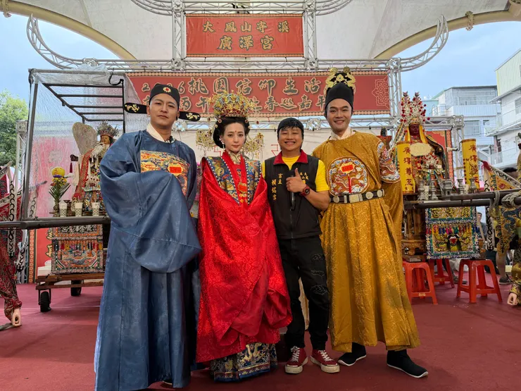 第二屆「神行盃廣澤宮B-Max四驅車挑戰賽」結合由賴銘偉主導廣澤宮舉辦2026桃園信仰生活節活動。(由左至右)草爺、本本江佑真、賴銘偉、柯大堡。