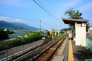 和歌山線旅程的前半都是在紀之川縱谷中前進(攝於西笠田)